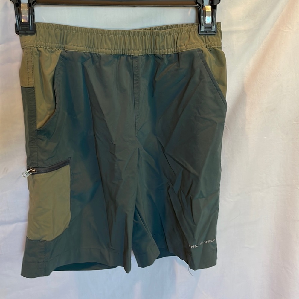 Columbia Boys Performance Shorts. Size M (10-12)